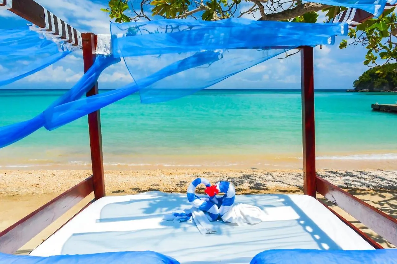 Sand And Tan Beach Hotel Ocho Rios 4*,