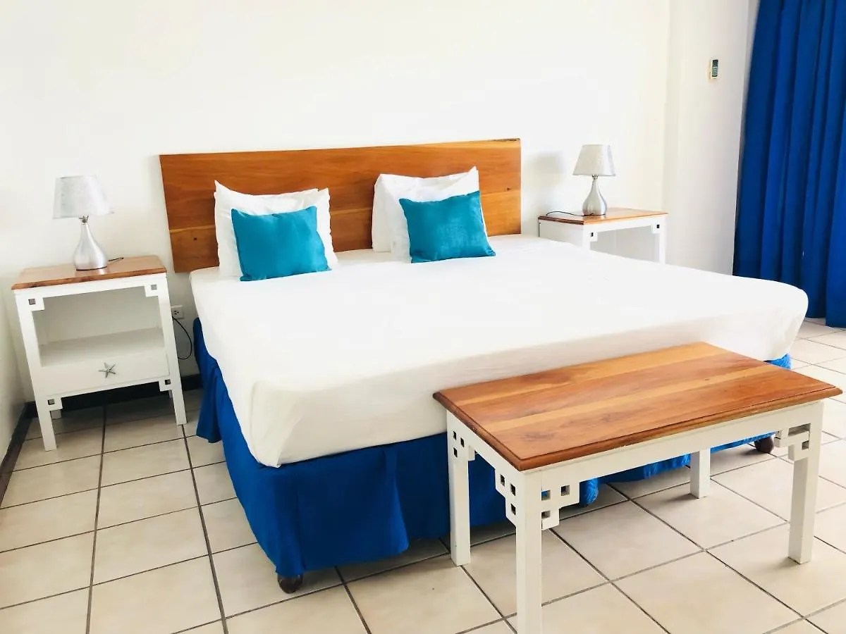 Sand And Tan Beach Hotel Ocho Rios