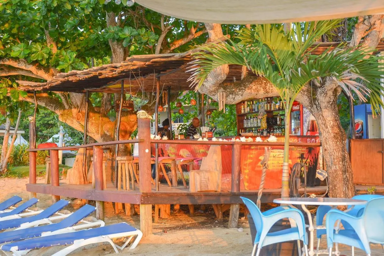 Sand And Tan Beach Hotel Ocho Ríos